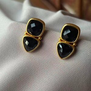 Brand New. $175 Julie Vos Earring
